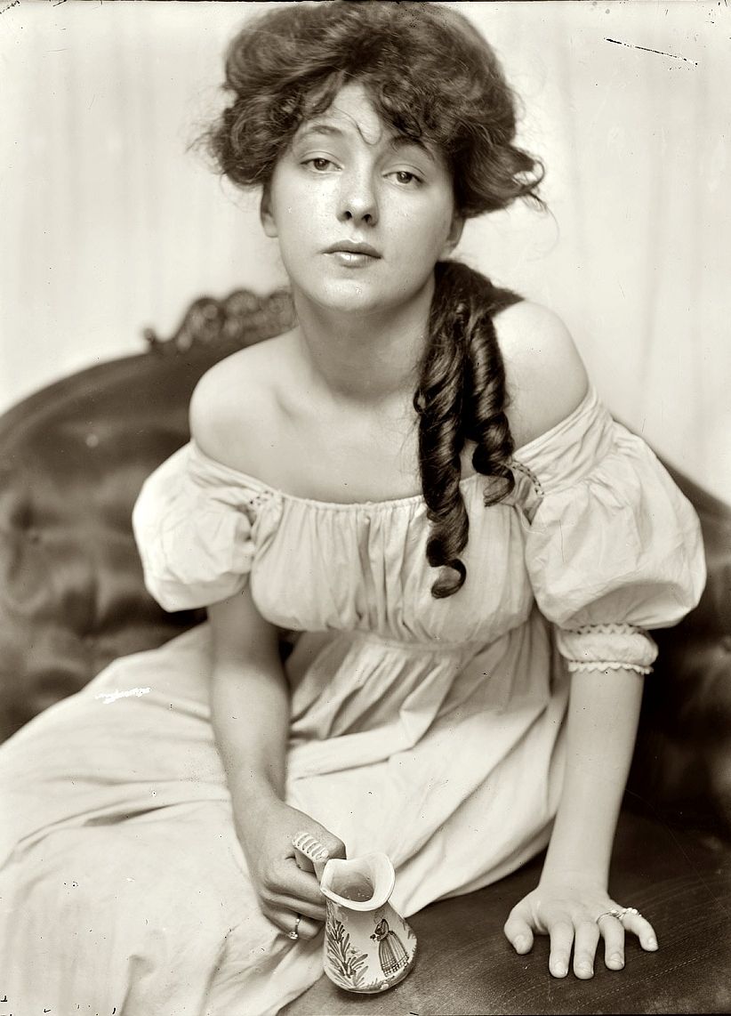 Miss N Photoportrait of Evelyn Nesbit, 1903  