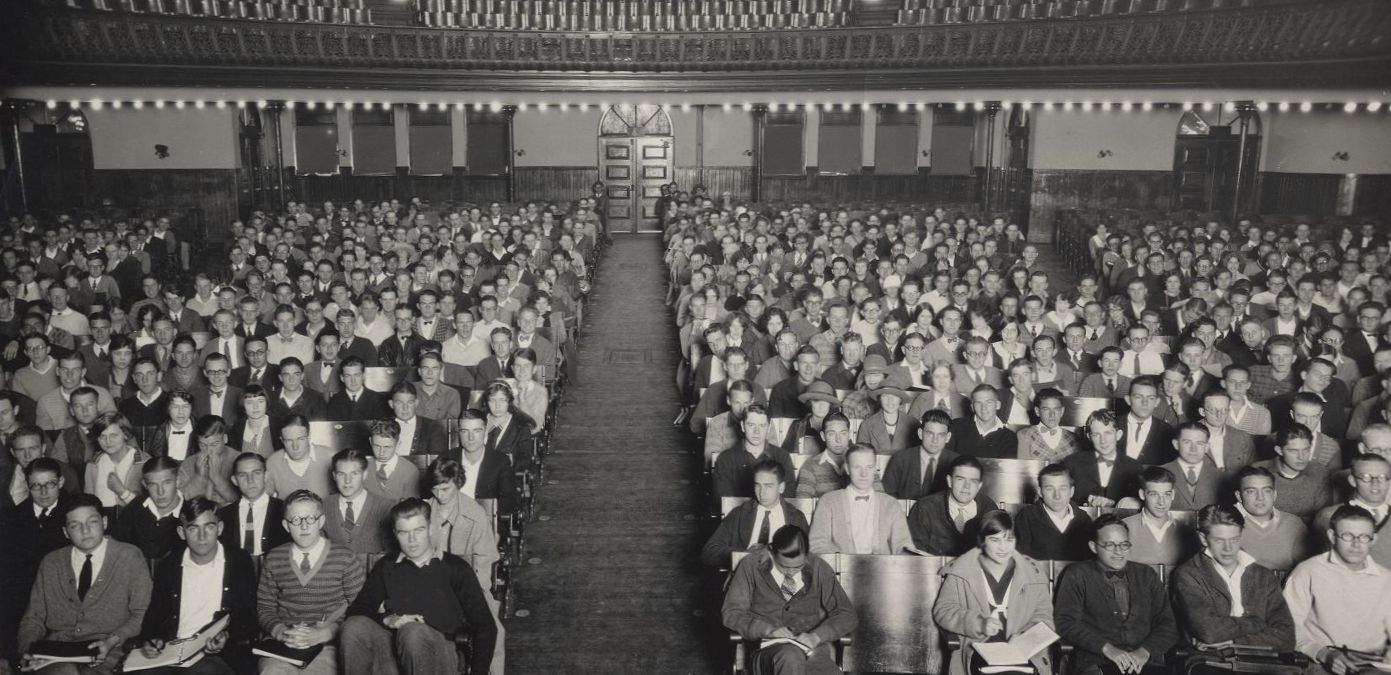 Students gather for a citizenship lecture in 1924.  Stanford Historical Photograph Collection, Stanford Libraries